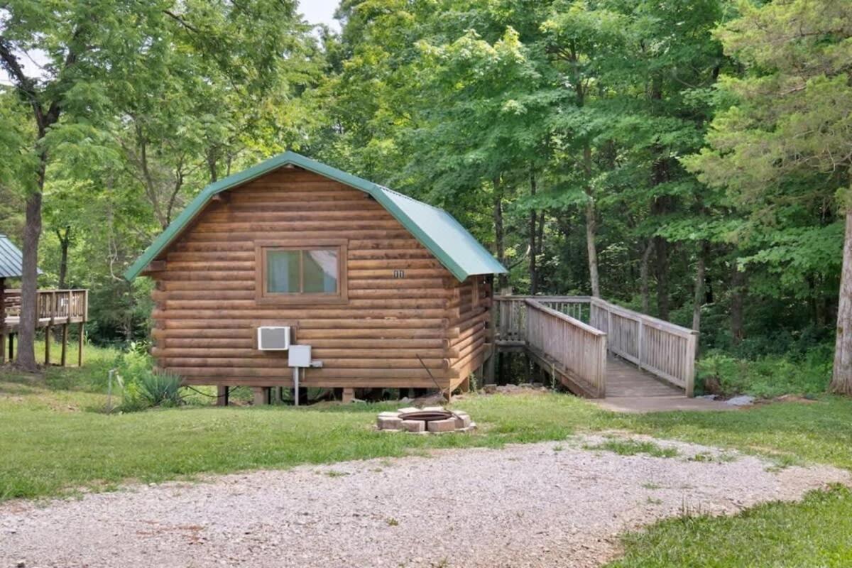 Rustic Cabin With Pool Access Μπλούμινγκτον Εξωτερικό φωτογραφία