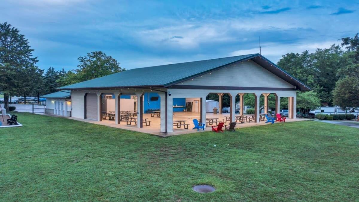 Rustic Cabin With Pool Access Μπλούμινγκτον Εξωτερικό φωτογραφία