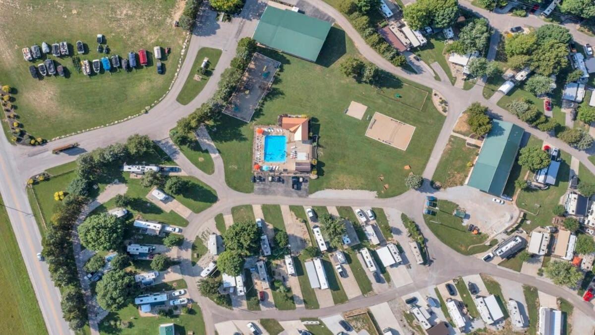 Rustic Cabin With Pool Access Μπλούμινγκτον Εξωτερικό φωτογραφία